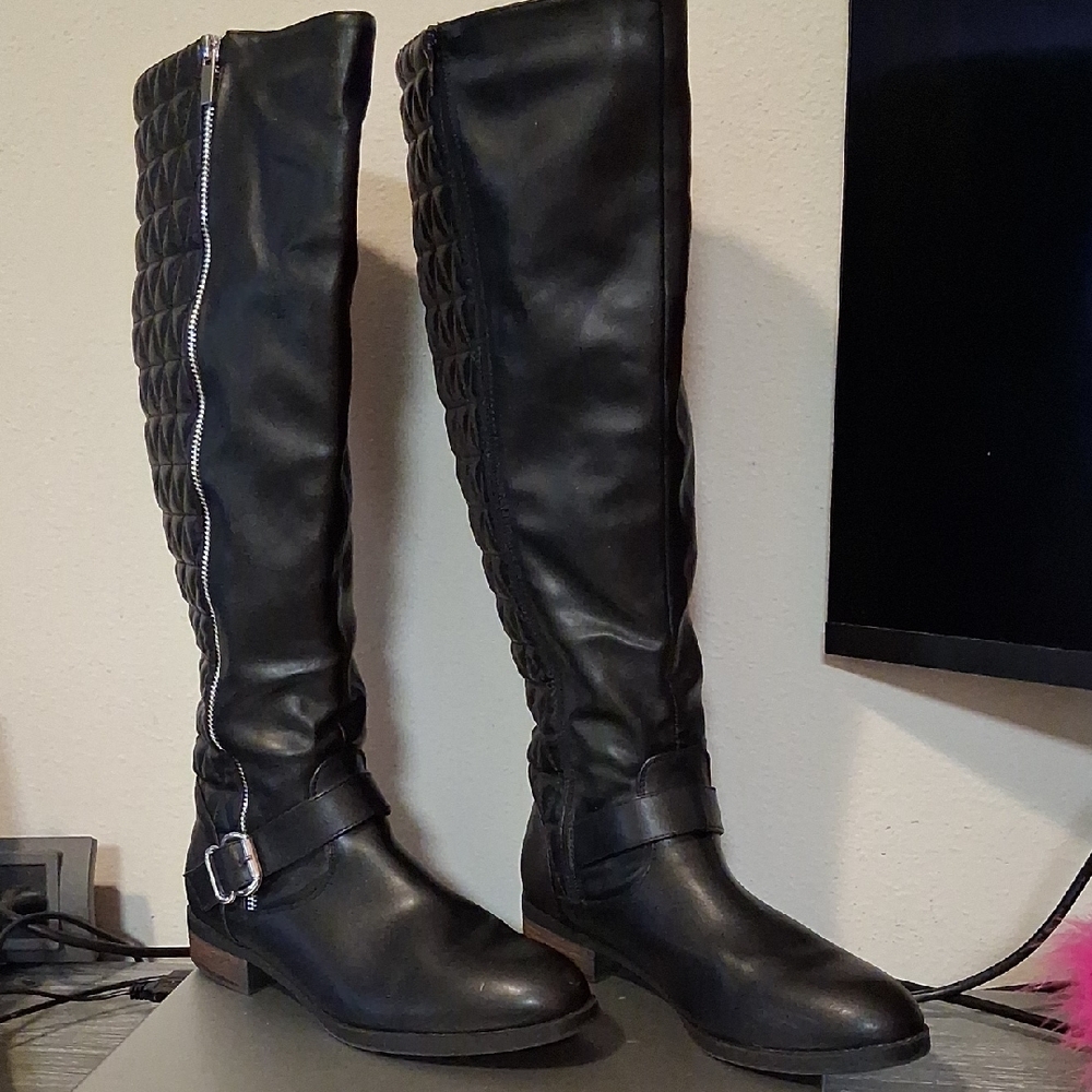 Women's Black Knee-High Boots
